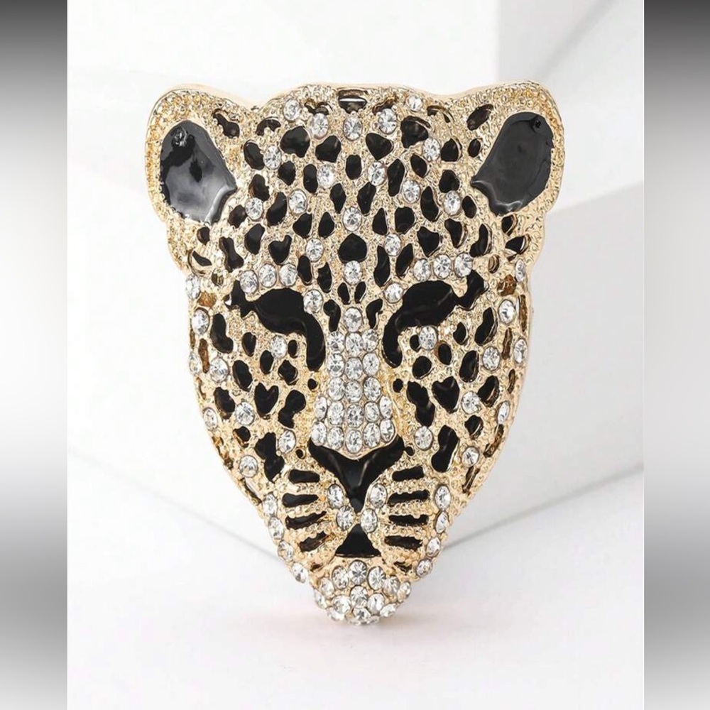Elegant Leopard Head Pendant Necklace